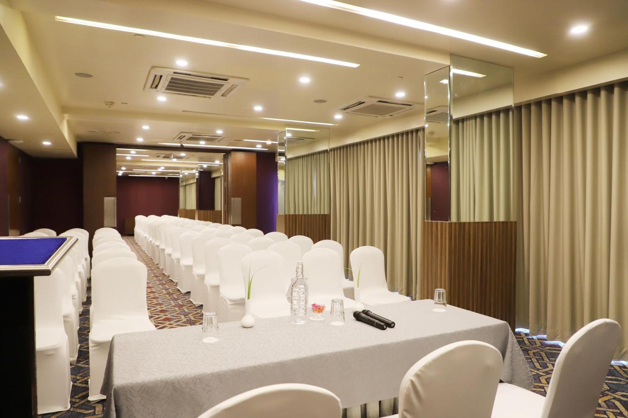 Marasa Sarovar Portico -Rajkot Exteriör bild